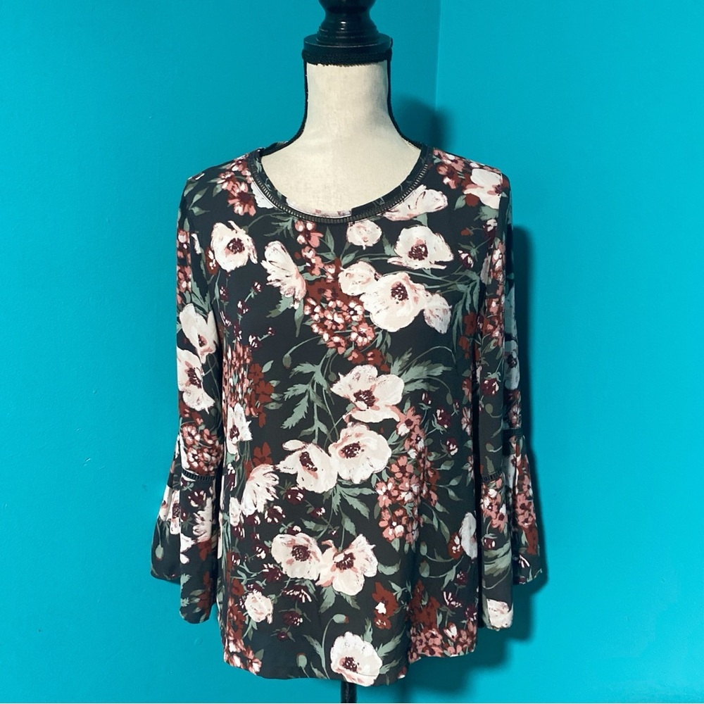 LOFT MP Green Red Floral Print Keyhole Back Bell Sleeve Blouse